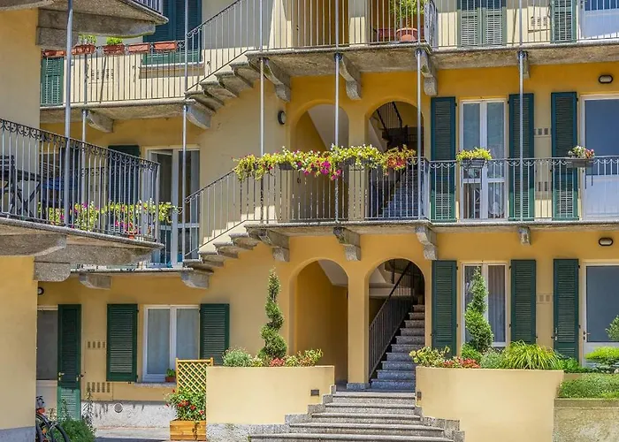 Апартаменты Blossom - Free Parking A Few Steps From Лекко